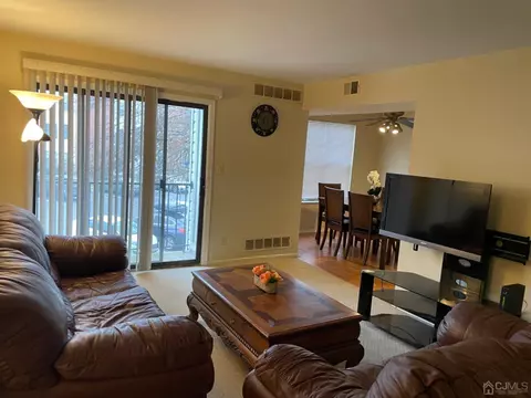 66 Boulder Dr, Edison, NJ 08817 photo 4