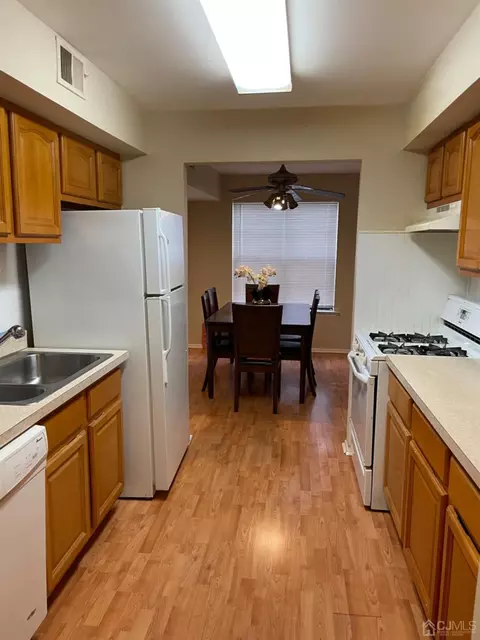 66 Boulder Dr, Edison, NJ 08817 photo 2