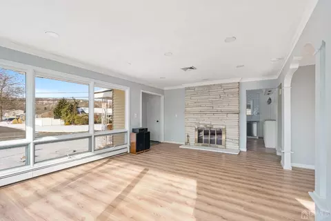 914 Dorn Ave, Middlesex, NJ 08846 photo 3