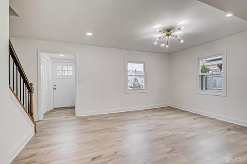 41 Hillcrest Ave, Edison, NJ 08817 photo 4