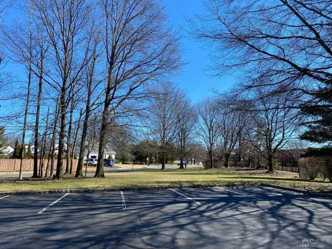 51 Boulder Dr, Edison, NJ 08817 photo 24