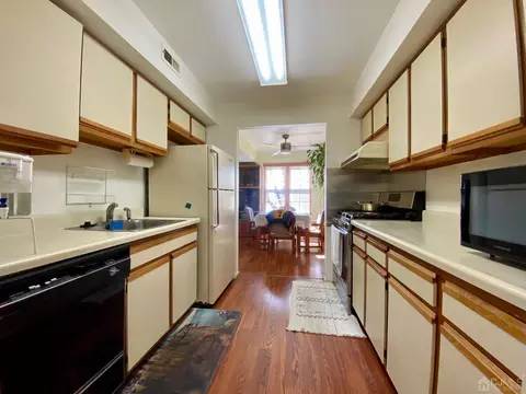 51 Boulder Dr, Edison, NJ 08817 photo 7