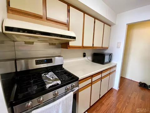 51 Boulder Dr, Edison, NJ 08817 photo 8