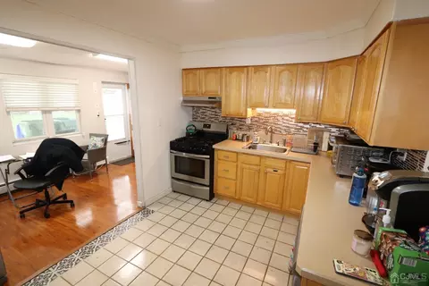 8 Ashley Rd, Edison, NJ 08817 photo 2