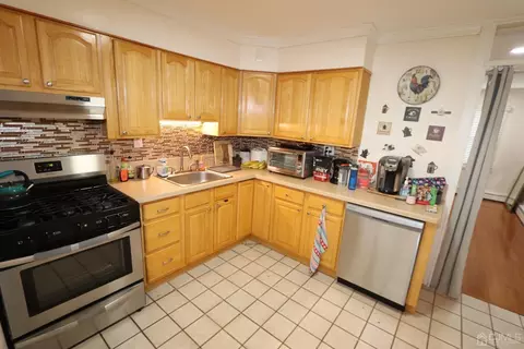 8 Ashley Rd, Edison, NJ 08817 photo 3