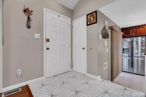 146 Westgate Dr, Edison, NJ 08820 photo 4