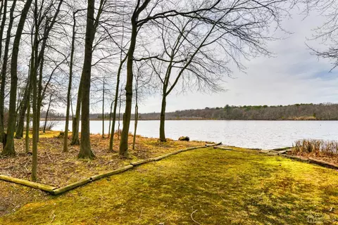 26 Lakeview Dr, Helmetta, NJ 08828 photo 4