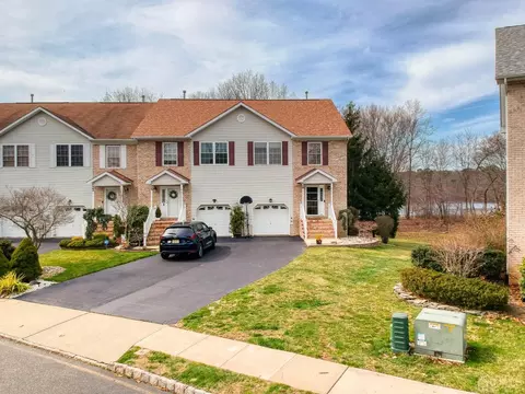 26 Lakeview Dr, Helmetta, NJ 08828 photo 1