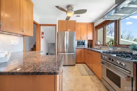 22 Baldwin Rd, Edison, NJ 08817 photo 2