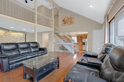 472 Westgate Dr, Edison, NJ 08820 photo 7