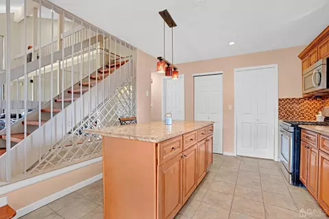 472 Westgate Dr, Edison, NJ 08820 photo 10