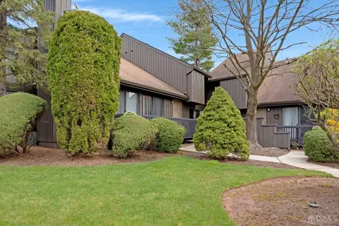 472 Westgate Dr, Edison, NJ 08820 photo 1