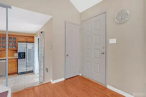 472 Westgate Dr, Edison, NJ 08820 photo 4