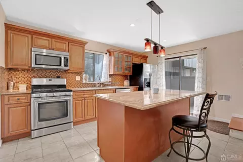 472 Westgate Dr, Edison, NJ 08820 photo 9