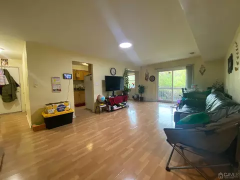 1540 Raspberry Ct, Edison, NJ 08817 photo 2