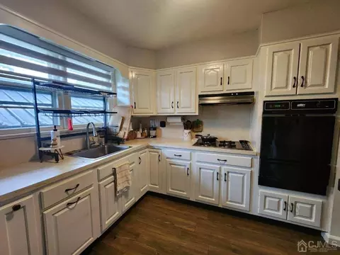 10 Candy Ct, Edison, NJ 08817 photo 3