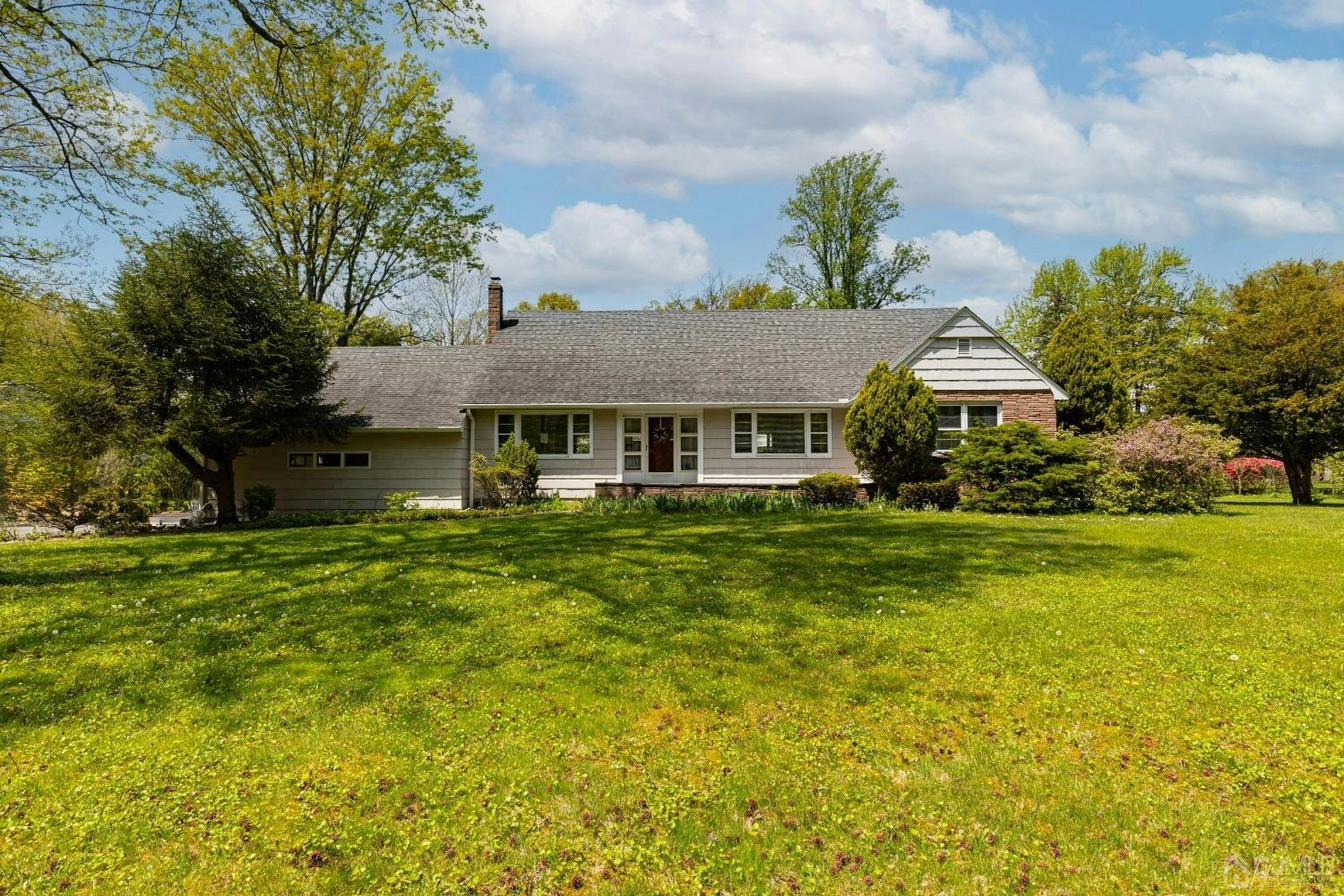 108 Midwood Way  