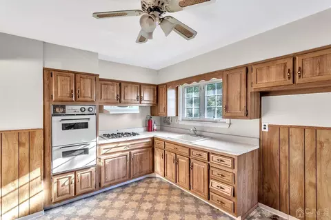 41 Howard Ave, Edison, NJ 08837 photo 5