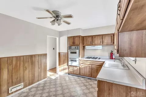 41 Howard Ave, Edison, NJ 08837 photo 3