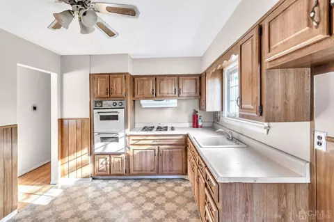 41 Howard Ave, Edison, NJ 08837 photo 4