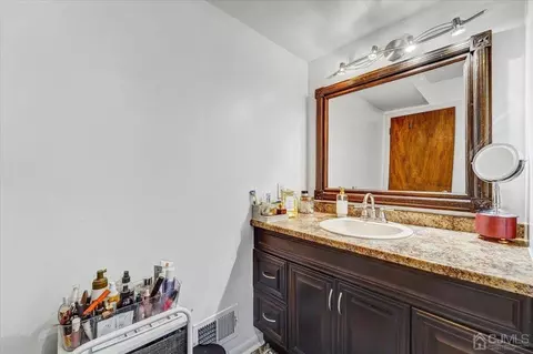 33 Hanover Sq #E, Middlesex, NJ 08846 photo 12