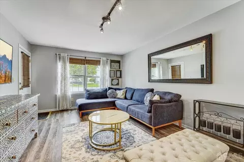 33 Hanover Sq #E, Middlesex, NJ 08846 photo 4
