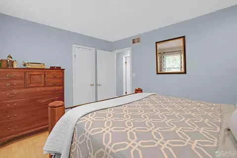 2 Roberta Ct, Edison, NJ 08820 photo 24
