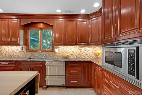 2 Roberta Ct, Edison, NJ 08820 photo 18