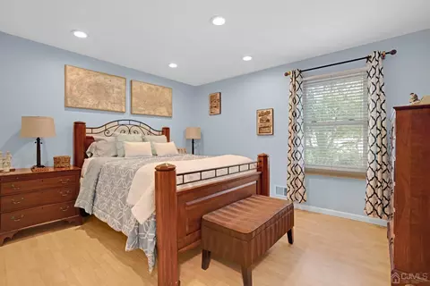 2 Roberta Ct, Edison, NJ 08820 photo 23