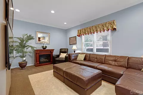 2 Roberta Ct, Edison, NJ 08820 photo 20