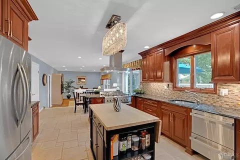 2 Roberta Ct, Edison, NJ 08820 photo 15
