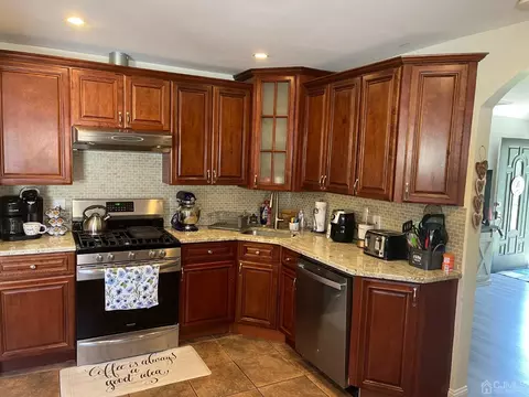 112 Cap Ln, Middlesex, NJ 08846 photo 6