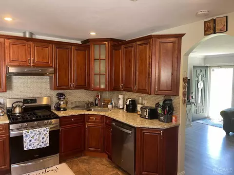 112 Cap Ln, Middlesex, NJ 08846 photo 7