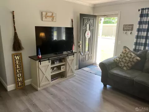 112 Cap Ln, Middlesex, NJ 08846 photo 5