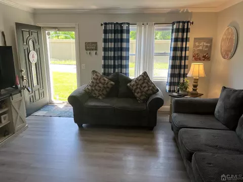 112 Cap Ln, Middlesex, NJ 08846 photo 4