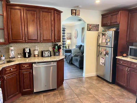 112 Cap Ln, Middlesex, NJ 08846 photo 9