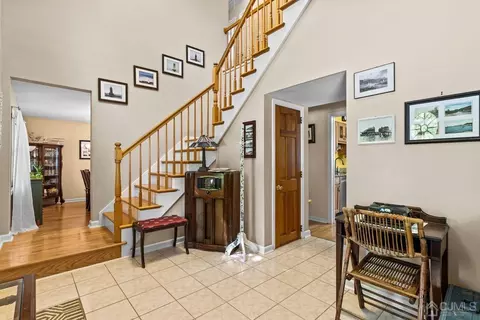 8 Cherry Tree Ln, Middletown, NJ 07748 photo 4