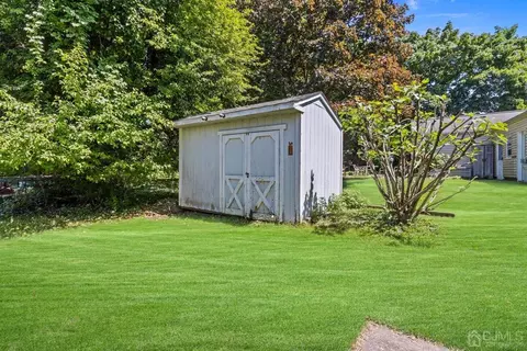 8 Cherry Tree Ln, Middletown, NJ 07748 photo 28