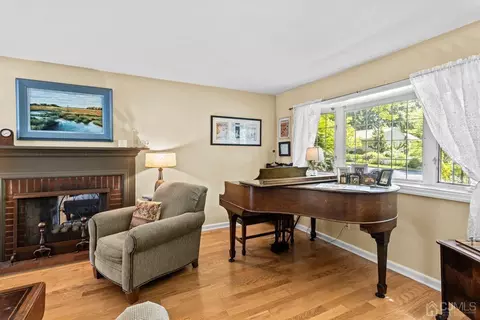 8 Cherry Tree Ln, Middletown, NJ 07748 photo 5