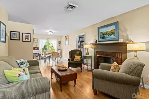 8 Cherry Tree Ln, Middletown, NJ 07748 photo 6