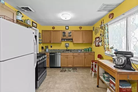 8 Cherry Tree Ln, Middletown, NJ 07748 photo 7