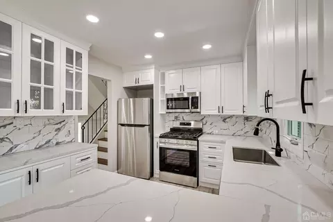 8 Amman Rd, Edison, NJ 08817 photo 22