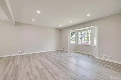 8 Amman Rd, Edison, NJ 08817 photo 18