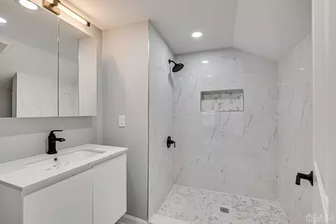 8 Amman Rd, Edison, NJ 08817 photo 29