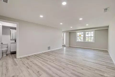 8 Amman Rd, Edison, NJ 08817 photo 11