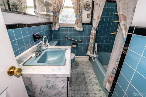 17 Meade St, Sewaren, NJ 07077 photo 16