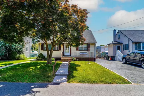 17 Meade St, Sewaren, NJ 07077 photo 1