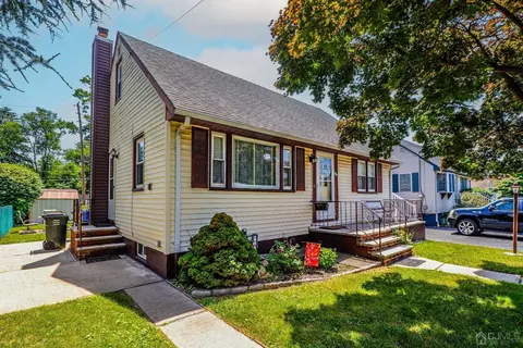 17 Meade St, Sewaren, NJ 07077 photo 2