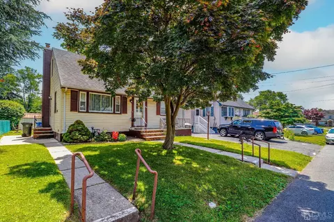 17 Meade St, Sewaren, NJ 07077 photo 4