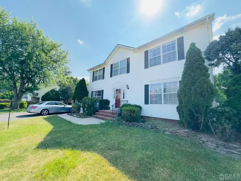 38 Ned Ct, Sewaren, NJ 07077 photo 4